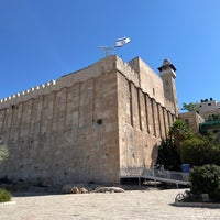 Photo taken at Tomb of the Patriarchs מערת המכפלה by Ferdinan on 7/4/2022