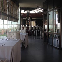 10/30/2014 tarihinde Alfonso E.ziyaretçi tarafından Cielo 13 Sky Bar &amp;amp; Restaurant'de çekilen fotoğraf