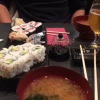 Photo taken at Le Bar à Sushi Izumi by Oriane M. on 11/3/2016