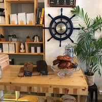 Photo taken at Kapitän Coffeeshop by Christine C. on 3/5/2018