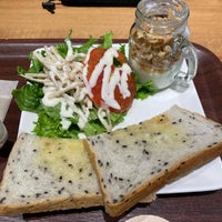 Photo taken at FICO &amp;amp; POMUM JUICE CAFE by Makoto H. on 5/6/2021