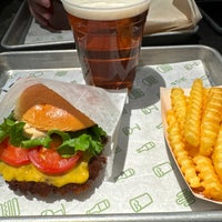 Photo taken at Shake Shack by オッサン V. on 3/3/2024