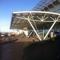 Foto diambil di Newcastle International Airport oleh philip s. pada 12/2/2012
