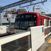 Photo taken at Keikyū Tsurumi Station (KK29) by スーパー宇宙パワー on 4/13/2024