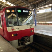 Photo taken at Keikyū Kurihama Station (KK67) by スーパー宇宙パワー on 5/15/2024