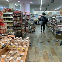 Photo taken at 京急ストア 平和島店 by スーパー宇宙パワー on 3/22/2023