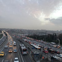 Photo taken at Halıcıoğlu Metrobüs Durağı by Nes L. on 3/7/2018