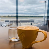 7/5/2022 tarihinde Mariya K.ziyaretçi tarafından Austrian Airlines Business Lounge | Schengen Area'de çekilen fotoğraf