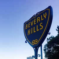 Photo taken at Beverly Hills Obelisk by Nelson K. on 7/19/2016