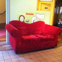 Das Foto wurde bei The Couch Tomato Café von Sonny C. am 10/12/2012 aufgenommen