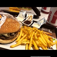 Photo taken at Burger King by ♠️ reis serkan ♠️ on 10/20/2019