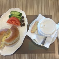 Снимок сделан в Bread and Bagels пользователем Talal A. 12/30/2015