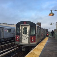 Photo taken at MTA Subway - Simpson St (2/5) by Victoria I. on 10/27/2019