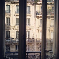 Das Foto wurde bei Paris France Hôtel von Nikki H. am 3/30/2015 aufgenommen