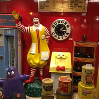 รูปภาพถ่ายที่ Burger Museum by Burger Beast โดย Burger Museum by Burger Beast เมื่อ 12/3/2016