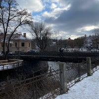 รูปภาพถ่ายที่ Užupio tiltas | Užupis bridge โดย Ekaterina เมื่อ 2/5/2023