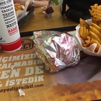 Photo taken at Arby&amp;#39;s by Su Begüm C. on 8/10/2017