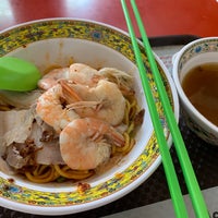 Photo taken at Adam Road Noo Cheng Big Prawn Noodle by Oldpier on 1/15/2023