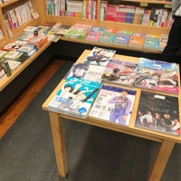 Photo taken at Books Kinokuniya 紀伊國屋書店 by Oldpier on 11/12/2017