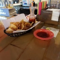 Das Foto wurde bei La Mesa Mexican Restaurant von Kraig T. am 10/17/2017 aufgenommen