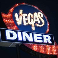 Das Foto wurde bei Vegas Diner &amp;amp; Restaurant von Vegas Diner &amp;amp; Restaurant am 4/8/2015 aufgenommen