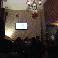 Foto diambil di La Casona Café &amp;amp; Bar oleh Ce$aR T. pada 11/20/2017