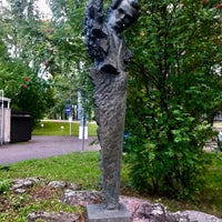 Photo taken at Toivo Kuulan puisto by Esko Juhani H. on 9/19/2019