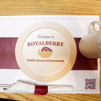 Foto tirada no(a) Royalberry Waffle House &amp;amp; Restaurant por Royalberry Waffle House &amp;amp; Restaurant em 5/8/2017