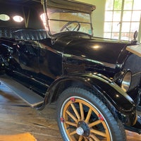 Снимок сделан в Estes-Winn Antique Car Museum пользователем Zac W. 8/13/2023