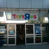 Photo taken at Toys&quot;R&quot;Us by Ariel M. on 6/12/2013