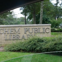 9/26/2012にChauna C.がSachem Public Libraryで撮った写真