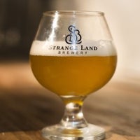 Foto tomada en Strange Land Brewery  por Strange Land Brewery el 4/10/2015