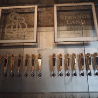 Das Foto wurde bei Strange Land Brewery von Strange Land Brewery am 4/10/2015 aufgenommen
