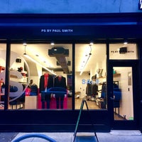 Foto tirada no(a) Paul Smith Sale Shop por dawn.in.newyork em 1/19/2017
