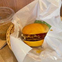 Photo taken at Freshness Burger by moemarusan on 5/22/2022