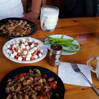 Снимок сделан в Güntepe Restaurant Peynir Helvası ve Reçelleri пользователем Coşkun Ç. 7/31/2016