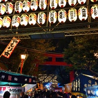 Photo taken at 花園神社 酉の市 by Futoshi T. on 11/22/2014