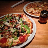 Foto tirada no(a) California Pizza Kitchen por kaoru y. em 4/16/2013