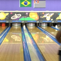 Foto tirada no(a) Planet Bowling por Gustavo L. em 11/26/2012