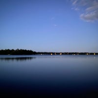Foto tomada en Madden&amp;#39;s On Gull Lake  por Brian M. el 7/12/2022