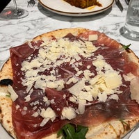 3/5/2024 tarihinde Christina M.ziyaretçi tarafından Terùn Pizzeria'de çekilen fotoğraf