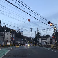 Photo taken at 第三鎌倉道踏切 by うたこ 鎌. on 2/7/2019