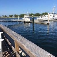 Photo taken at Redfish Willie&amp;#39;s Waterfront Grill by RAYMOND L. on 3/13/2016