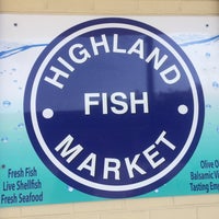 Photo prise au Highland Fish Market - Chenoweth Square par Melanie R. le7/27/2019