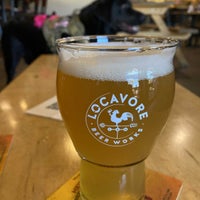 Foto tirada no(a) Locavore Beer Works por Steph G. em 9/25/2022