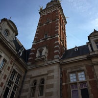 Photo taken at Gemeentehuis Sint-Gillis / Maison Communale de Saint-Gilles by Philippe H. on 6/19/2017