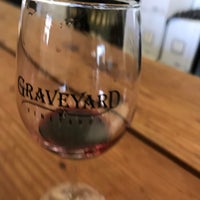 Foto tirada no(a) Graveyard Vineyards por Debbie M. em 3/15/2021