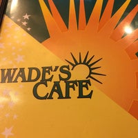 Das Foto wurde bei Wade&#39;s Cafe von Debbie M. am 4/30/2017 aufgenommen