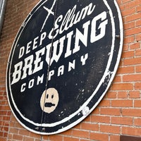 Foto tomada en Deep Ellum Brewing Company  por Sandi B. el 3/5/2023