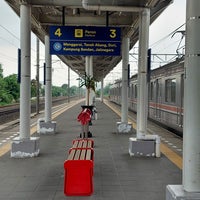 Photo taken at Stasiun Cakung by Cyntia Arlina D. on 12/4/2023